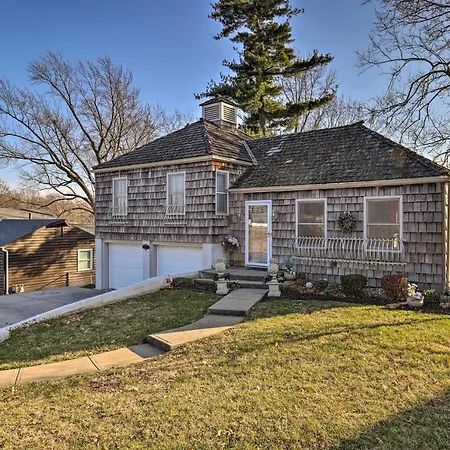 Cozy Kansas City Home With Yard - 9 Mi To Dtwn!